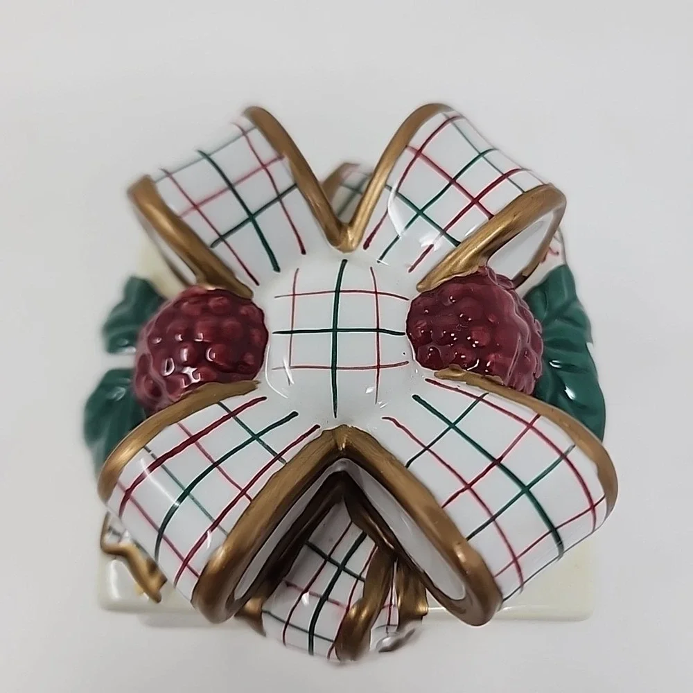 Vintage Avon China Gift Box Lidded Trinket Jar‎ Plaid Bow Ceramic Holiday Decor